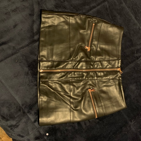 Leather zip up skirt - Picture 1 of 3